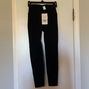 NWT Fabletics High-Waisted Sculpknit Legging. M.